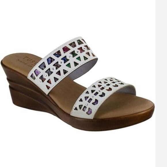 Tuscany by Easy Street Viniko Sandals 9.5 W Leather Never Worn Comfort Shoe Boho - Picture 1 of 9